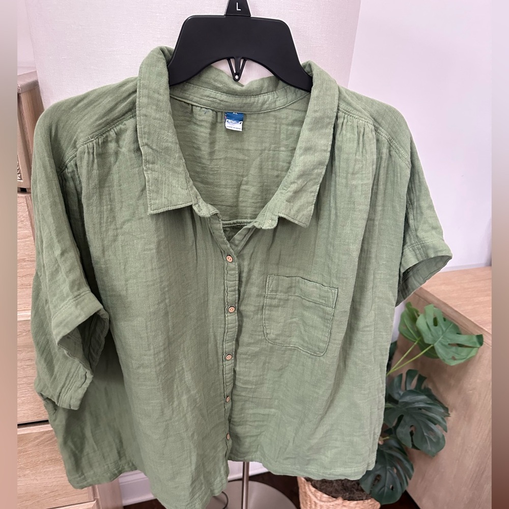 Old navy women’s  cropped shirt gauze NWOT cotton